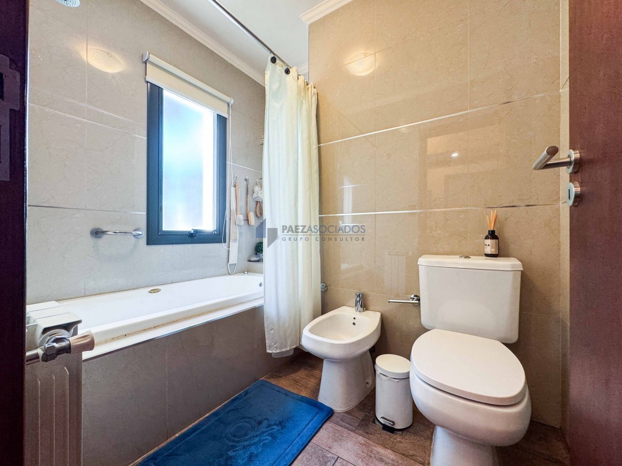 Moderna y acogedora casa en venta en exclusivo barrio privado con vigilancia 24 hs