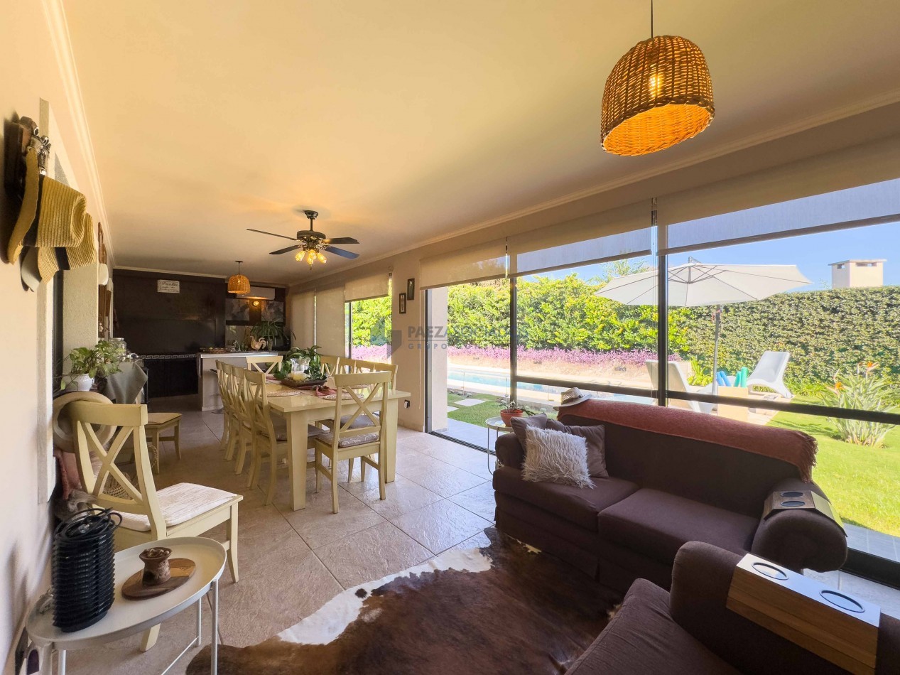 Moderna y acogedora casa en venta en exclusivo barrio privado con vigilancia 24 hs