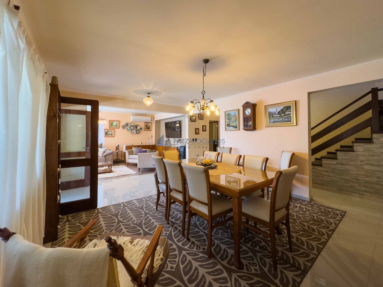 Moderna y acogedora casa en venta en exclusivo barrio privado con vigilancia 24 hs