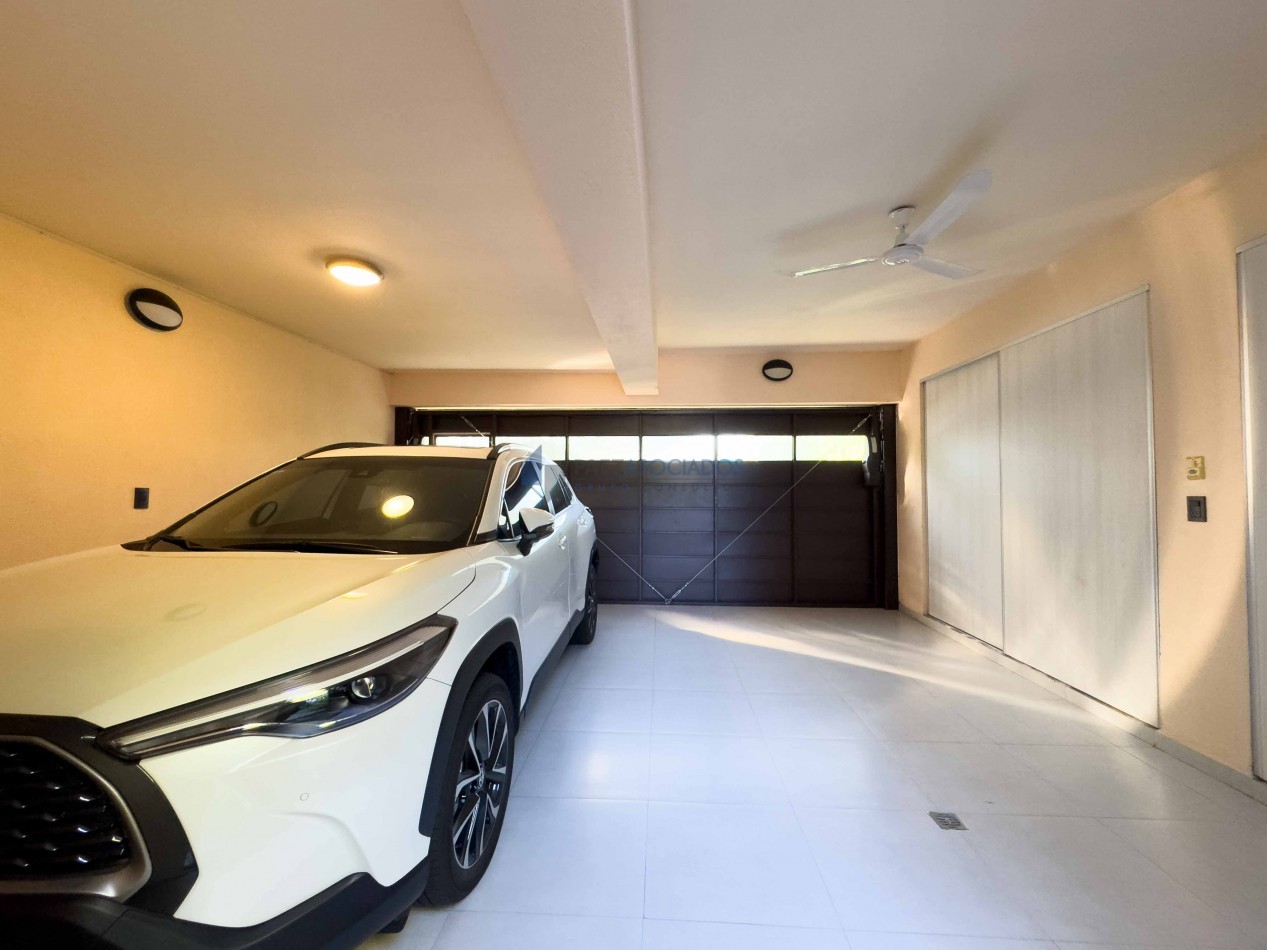 Moderna y acogedora casa en venta en exclusivo barrio privado con vigilancia 24 hs